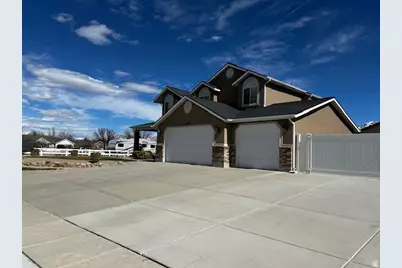 13691 S 3160 W, Riverton, UT 84065 - Photo 3