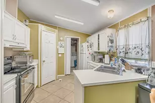 276 E Hidden View Dr, Sandy, UT 84070 - Photo 17