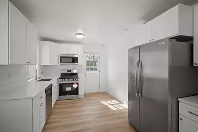 8558 S Center St, Sandy, UT 84070 - Photo 3