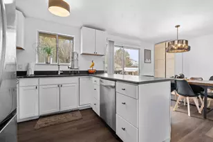 10491 S Amaryllis Dr E, Sandy, UT 84094 - Photo 11