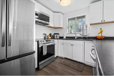 10491 S Amaryllis Dr E, Sandy, UT 84094 - Photo 9