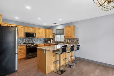 766 N Stonne Ln, Kaysville, UT 84037 - Photo 5