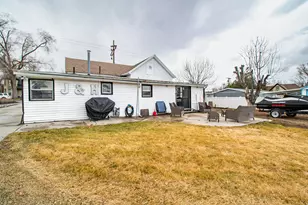 87 E Pioneer Ave, Sandy, UT 84070 - Photo 17
