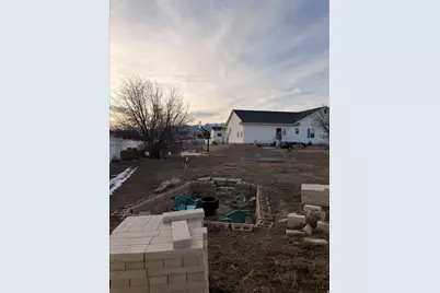 1374 E Falcon Ln, Eagle Mountain, UT 84005 - Photo 9