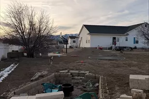 1374 E Falcon Ln, Eagle Mountain, UT 84005 - Photo 9