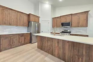 1019 W 200 N, Clearfield, UT 84015 - Photo 3