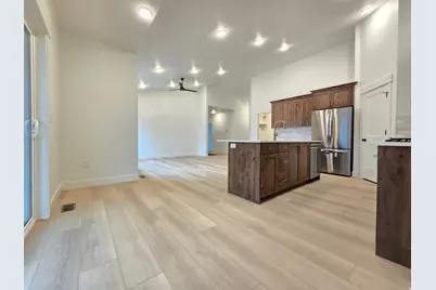 1019 W 200 N, Clearfield, UT 84015 - Photo 5