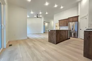 1019 W 200 N, Clearfield, UT 84015 - Photo 5