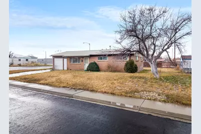 942 Sage Creek Cir, Springville, UT 84663 - Photo 3