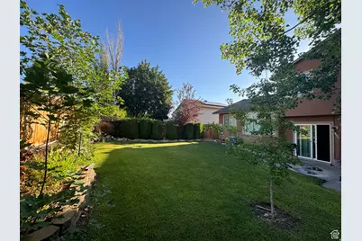 6022 S Park Wood Dr W, Kearns, UT 84118 - Photo 5