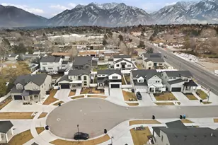 8569 S Round Stone Cv, Sandy, UT 84094 - Photo 7