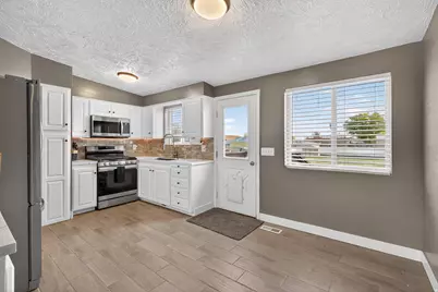 2949 W 7268 S, West Jordan, UT 84084 - Photo 7