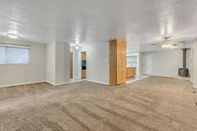 2862 E Pamela Dr, Cottonwood Heights, UT 84121 - Photo 3