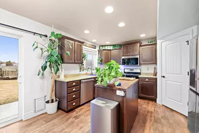 268 E Carly Dr, Grantsville, UT 84029 - Photo 5