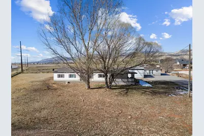 268 S 250 E, Aurora, UT 84620 - Photo 3