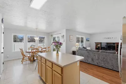 799 S 125 E, Layton, UT 84041 - Photo 5