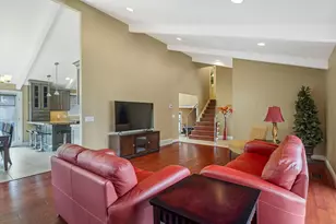 3376 E Magic View Dr S, Cottonwood Heights, UT 84121 - Photo 7