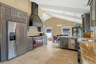 3376 E Magic View Dr S, Cottonwood Heights, UT 84121 - Photo 9