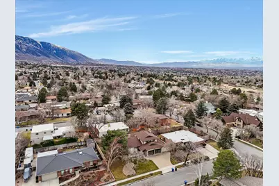 3376 E Magic View Dr S, Cottonwood Heights, UT 84121 - Photo 3