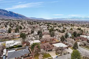 3376 E Magic View Dr S, Cottonwood Heights, UT 84121 - Photo 3