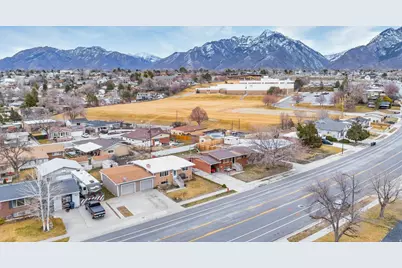 1123 E Sego Lily Dr, White City, UT 84094 - Photo 23