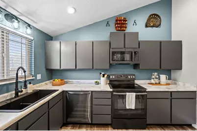 3193 W Meadow Green Way, West Jordan, UT 84088 - Photo 9