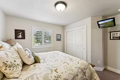 952 E Bridges Ct, Murray, UT 84121 - Photo 37