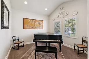 952 E Bridges Ct, Murray, UT 84121 - Photo 9