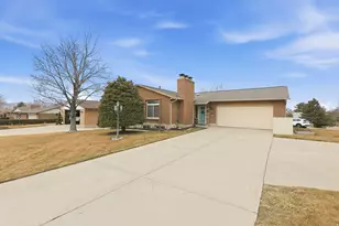 1139 E Hidden Valley Dr, Sandy, UT 84094 - Photo 37