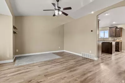 884 Willowbrook Ln, Pleasant View, UT 84404 - Photo 11