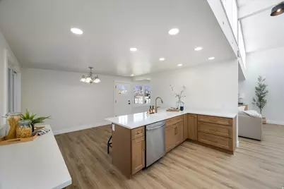 10366 S Larkspur Cir, Sandy, UT 84094 - Photo 11