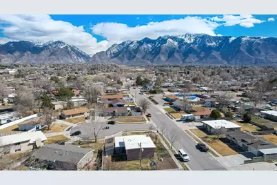 10366 S Larkspur Cir, Sandy, UT 84094 - Photo 35