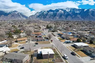 10366 S Larkspur Cir, Sandy, UT 84094 - Photo 35