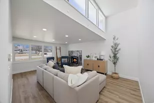 10366 S Larkspur Cir, Sandy, UT 84094 - Photo 5