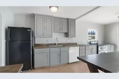 148 S Grassy Trail Dr, East Carbon, UT 84520 - Photo 17