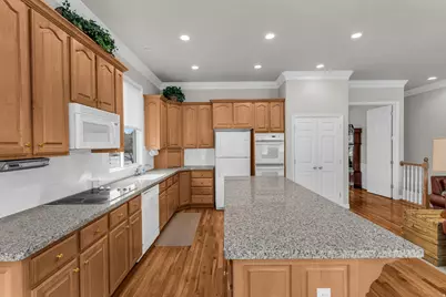 9445 S Marksbury Cir, Sandy, UT 84092 - Photo 17