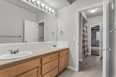 9445 S Marksbury Cir, Sandy, UT 84092 - Photo 43