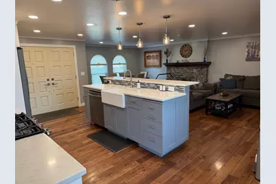 362 E 9150 S, Sandy, UT 84070 - Photo 3