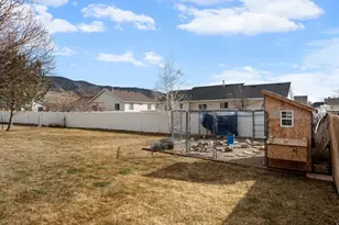 2146 E Shadow Dr S, Eagle Mountain, UT 84005 - Photo 25