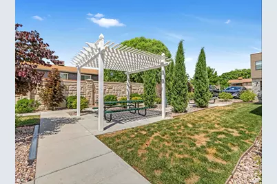 9217 S Holiday Bowl Ct E, Sandy, UT 84094 - Photo 25