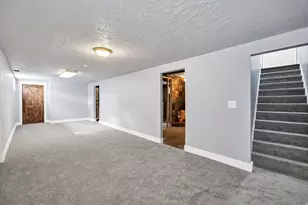 215 N 800 E, Hyrum, UT 84319 - Photo 17