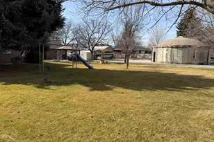 415 E Maple St, Mapleton, UT 84664 - Photo 13