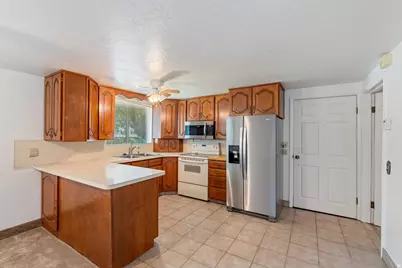 415 E Maple St, Mapleton, UT 84664 - Photo 9