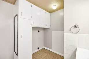 1007 Bonneville Ave, Logan, UT 84341 - Photo 13