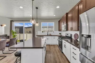 5147 N Oak Creek Dr, Eagle Mountain, UT 84005 - Photo 5