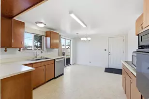 195 E 7060 S, Midvale, UT 84047 - Photo 9