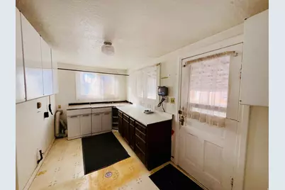 19 N Main, Levan, UT 84639 - Photo 7