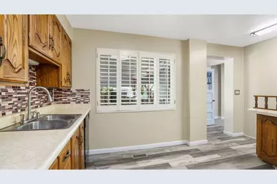 361 E McMillan Ln, Murray, UT 84107 - Photo 9