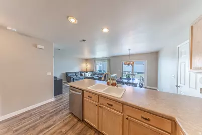 1877 S 725 E, Clearfield, UT 84015 - Photo 11