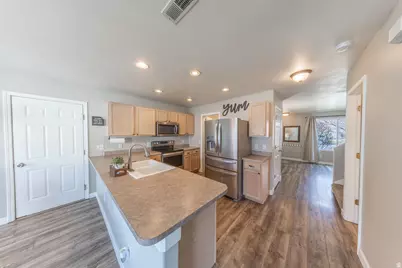 1877 S 725 E, Clearfield, UT 84015 - Photo 9